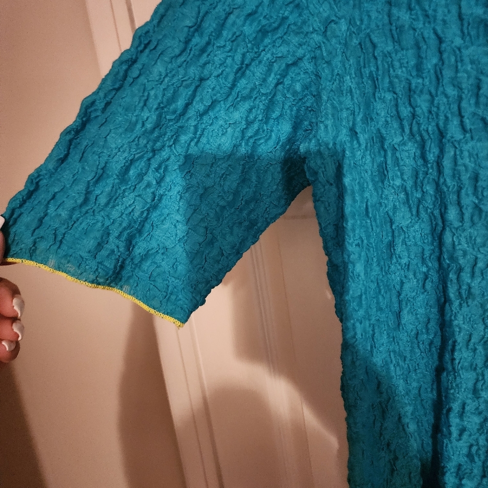 Top - Picture 2 of 5